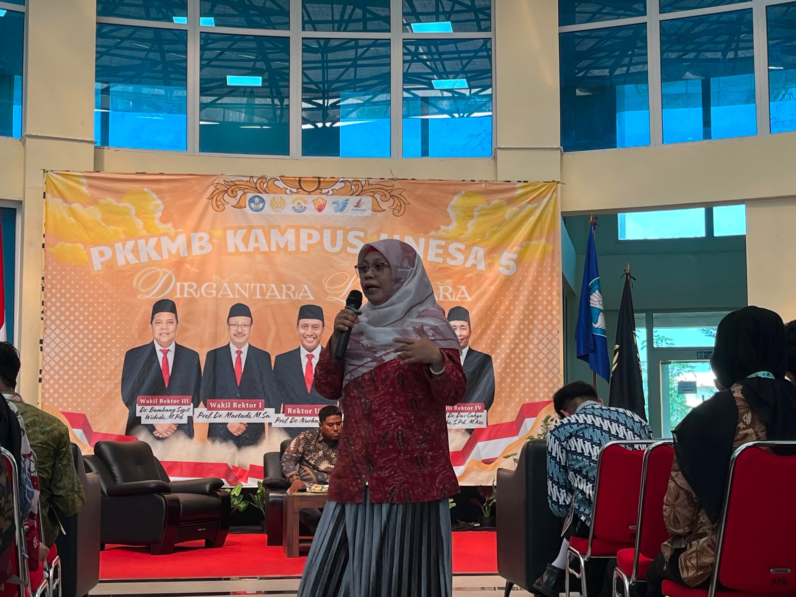 On Day Two of PKKMB, UNESA PPIS Director Urges New Students to Be Wise in Digital Spaces and Brave Enough to Speak Up